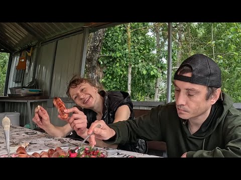 Видео: Надежда и Солома готовят в беседке Свинок в одеяле и два Винегрета. Прохладные истории'