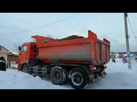 Видео: УралАвтоСтрой. Доставка навоза