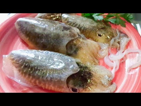 Видео: Как чистить маленькие каракатицы. Come pulire le seppie piccole.