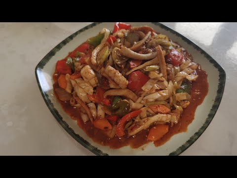 Видео: ОДИНОБОКУМ - тушёные кальмары с овощами