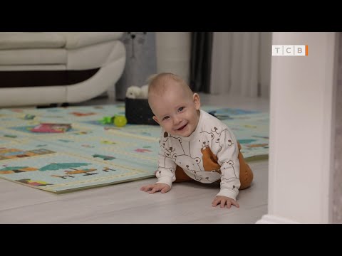 Видео: Что умеет малыш в 8 месяцев. Календарь развития ребёнка