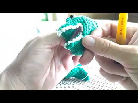 Видео: Вяжем зубки для игрушек: акулы, крокодила и других зубастиков