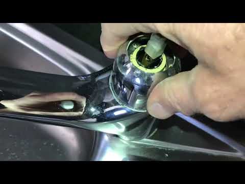 Видео: Смеситель GROHE.  Смазка  картриджа. Grohe mixer . Cartridge grease.