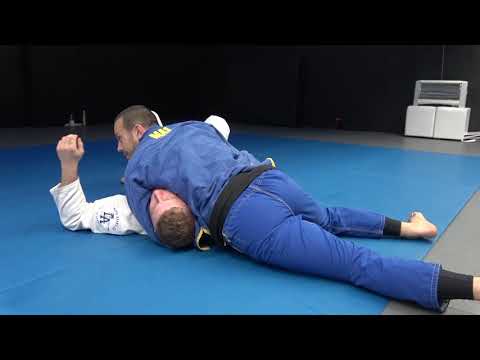 Видео: Завершение удара с бокового контроля в зависимости от реакции ближней руки (Лахлан Джайлс)