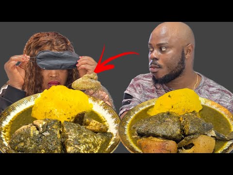 Видео: Испытание с завязанными глазами | Я чуть не подавился едой | Чёрный суп с фуфу | Африканская кухн...