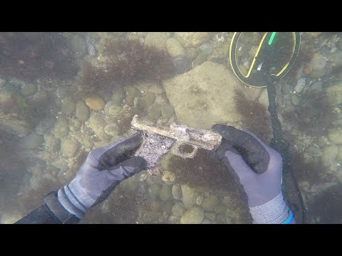 Видео: Поиск под водой с Excalibur2. Пистолет, граната?!, кольцо, монеты!