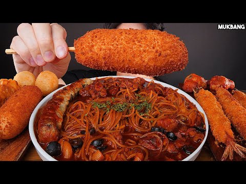 Видео: острая куриная лапша и жареные креветки SPICY CHICKEN NOODLES & CORN DOGS EATING ASMR MUKBANG