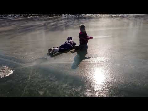Видео: на речке зима 2025