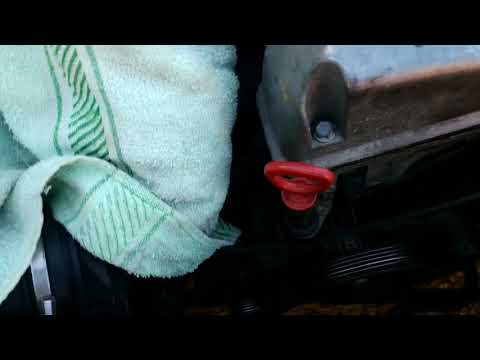 Видео: Шум Двигателя причина Замена вакуумного насоса Мерседес W124 е 250d