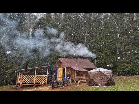 Видео: СНЕГОПАД НА МАЙСКИЕ ПРАЗДНИКИ! В ЛЕСНОЙ ИЗБУШКЕ- БАНЯ! ШАШЛЫК!