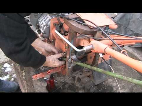Видео: Как переделать передачу заднего хода на мотоблоке Кентавр. переделка с троса на рычаг.