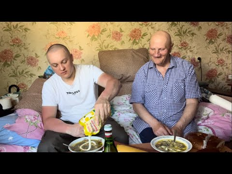 Видео: Зелёный борщ мукбанг с Батей mukbang eating