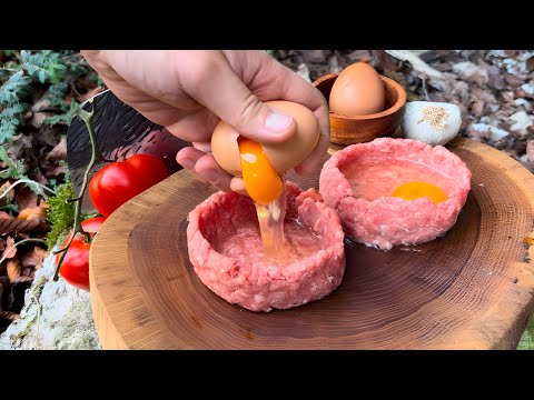 Видео: ASMR Пещерная кулинария 🏔️ Мясная корзинка с картофельным пюре 🌲 Готовим в дикой природе