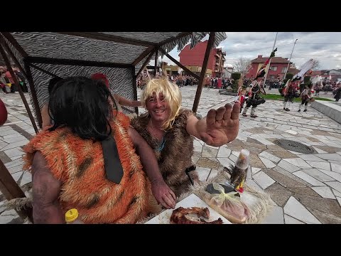 Видео: Павел Баня  –  кукерски фестивал маскарад около фонтанът /2024/