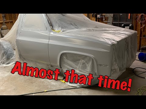 Видео: C10 Перекраска: выравнивание дверей. Шпатлёвка и грунтовка кузова. #C10, #squarebody, #c10truck