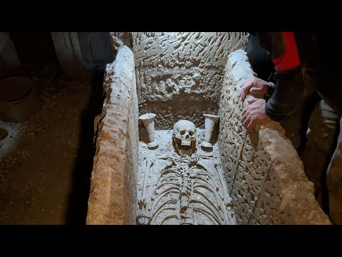 Видео: Охотник за сокровищами раскрывает ШОКИРУЮЩУЮ древнюю тайну!