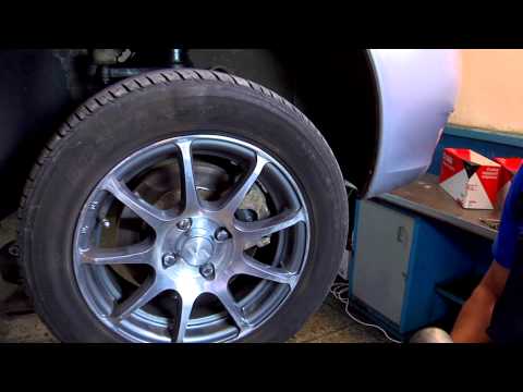 Видео: Замена передних стоек на Калине