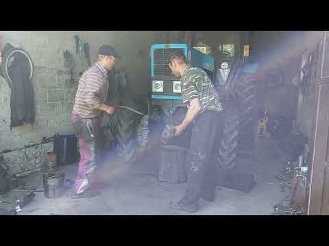 Видео: Передний мост МТЗ-82!!! Меняем втулки и пальцы! Для чего нужны грузики!