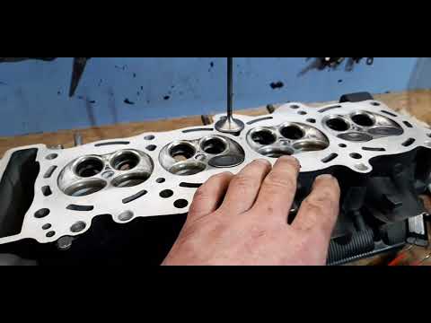 Видео: YAMAHA R-1 . Ремонт  ГБЦ и Чистка Поршней . Часть - 3.