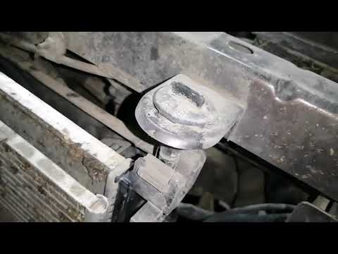 Видео: Снятие бампера Lada Vesta (Лада Веста) и продувка радиатора.