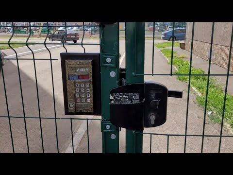 Видео: Говорящий домофон Vizit БВД 343R на калитке