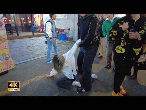 Видео: ［Hongdae 4K］Seoul Night Walk!! ~ Если это правда, то это подпись Хондэ ~~ !!