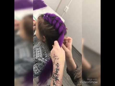Видео: Цветная французкая коса с канекалоном, colored French kanekalon spit