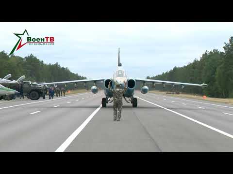 Видео: Лучшие моменты посадки самолетов на аэродромный участок дороги