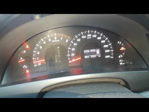 Видео: Плавают обороты и чистка дросельной заслонки #Toyota #Camry #40 2008год