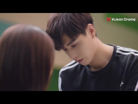 Видео: Потерявший память главный герой снова влюбился в героиню.