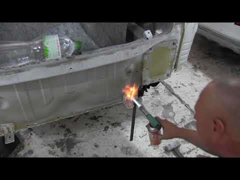 Видео: Как снять заднюю панель электрокара Tesla Model 3.