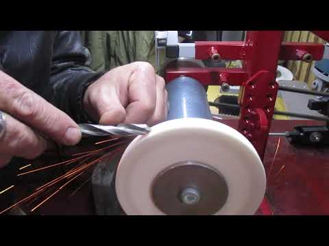 Видео: Заточка сверла под "ЗЕНКЕР".