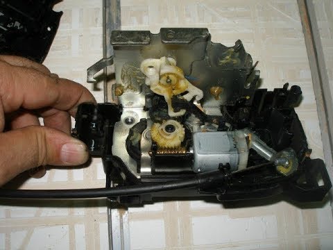 Видео: Ремонт замка здвижной двери Рено Кенго 2 .   Renault Kengo 2 sliding door lock repair