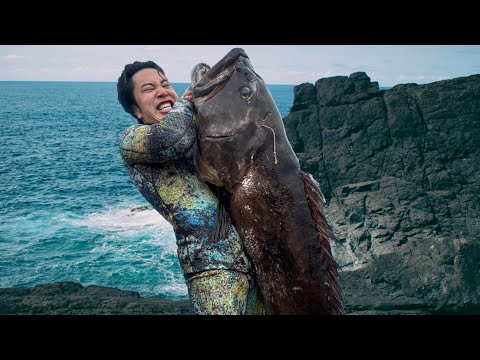 Видео: [Серия Куэ]Борьба с Куэ размером с человека (Длиннозубый окунь)