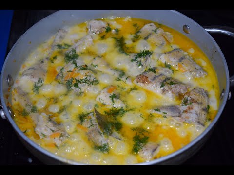 Видео: Рыба тушеная с овощами в сметанном соусе.