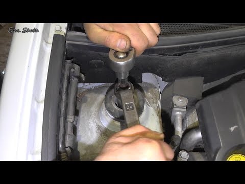 Видео: Замена верхней опоры передней стойки и пыльника отбойника Renault Kangoo