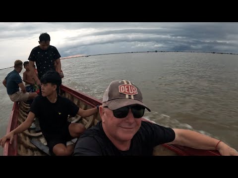 Видео: Австралиец, живущий в Камбодже.