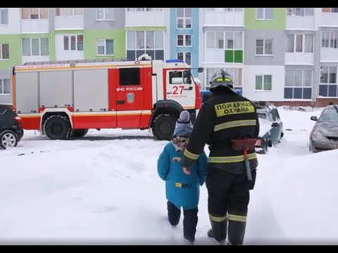 Видео: МЧС – мечты сбываются: маленького нижегородца посвятили в пожарные в его день рождения!