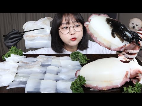 Видео: Я попробовала сашими из свежего каракатицы, приготовленного на пару🦑 и даже чернила!