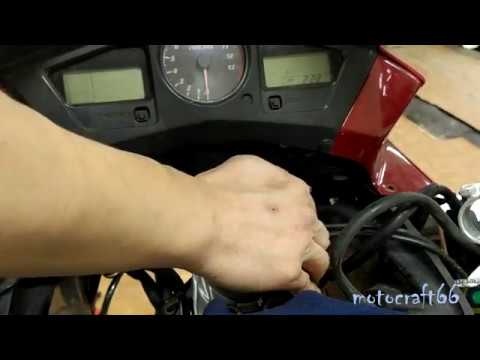 Видео: Honda VFR800 замена рулевого подшипника
