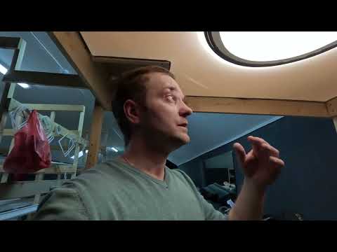 Видео: Как сделать натяжной потолок с световой линии в круг с вертикальным креплением