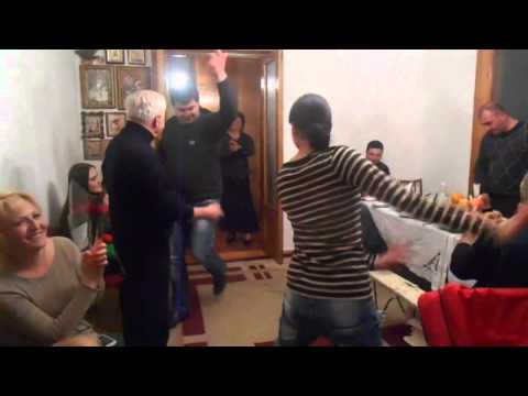 Видео: Очень красивая грузинская девушка ТАНЦУЕТ!! Смотреть всем!!!