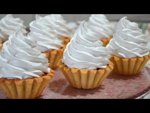 Видео: Корзинки со швейцарской меренгой 🥰 Классика десертов | Танюшина кухня