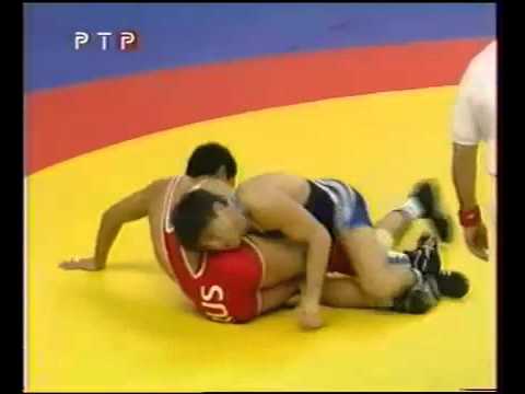 Видео: Как бурятский атлет Жамсо Лхамажапов положил на лопатки чемпиона мира ЭльбрусаТедеева, 1998