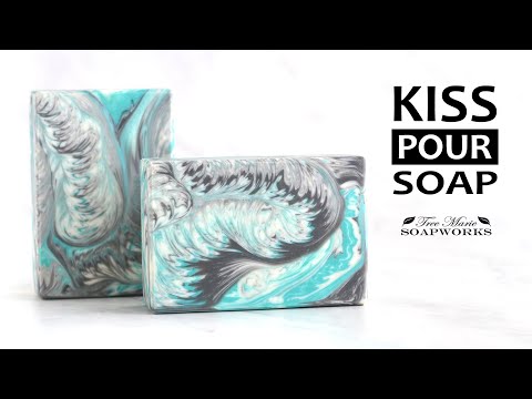 Видео: Мыло Kiss Pour Cold Process (Видео с техникой №32) Soap Challenge, февраль 2021 г.