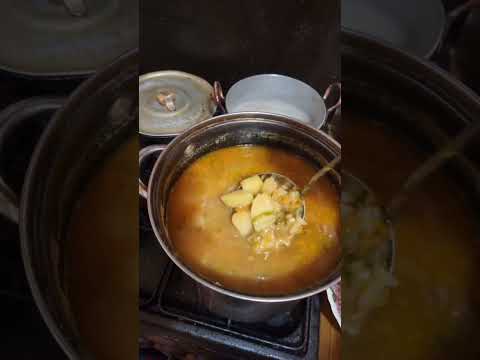 Видео: Холостяцкая кухня - Гороховый суп