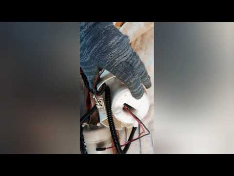 Видео: Замена топливного фильтра HONDA CRV-4 (gen4)