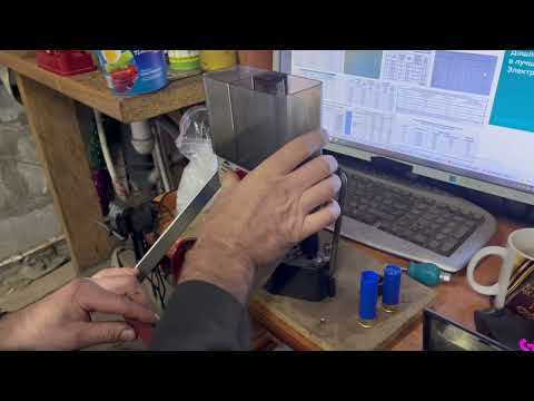 Видео: Снаряжение патронов 12/70 на крупную дичь