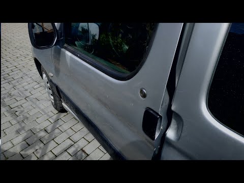 Видео: Как снять обшивку водительской двери Ситроен Берлинго 1. Плохо открывается дверь.