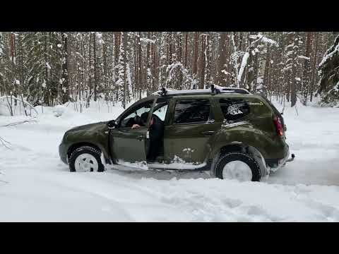 Видео: Пробиваем глубокий снег (перемёты)на двух Дастерах